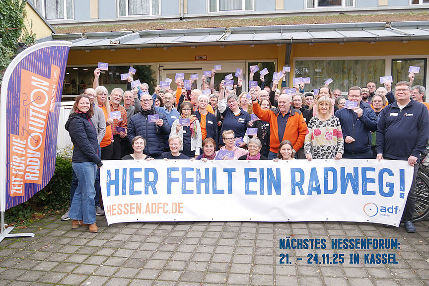 HF-2024-Dr-Anaj-Wagner die Teilnehmer:innen vor der Jugendherberge